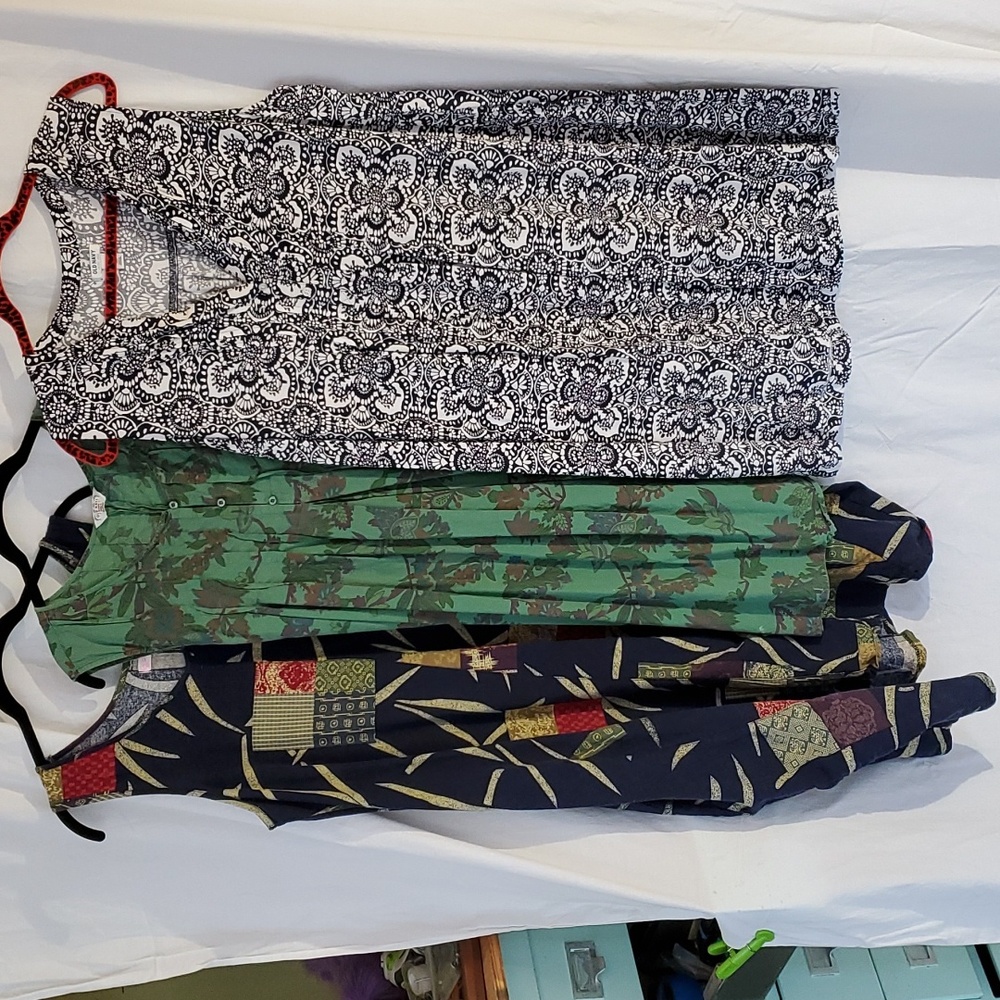 Set of 3 sleeveless dresses sz: XL various brands incl Old Navy